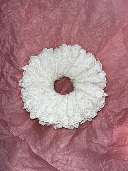 Daisy Embroidered Classic Cloud White Scrunchie