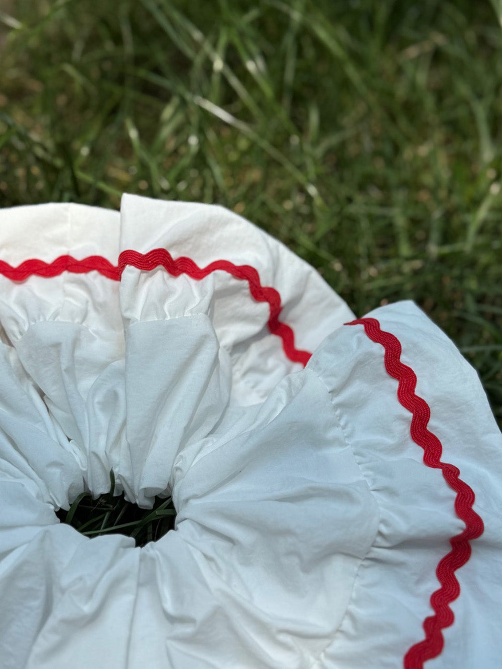 Wavy Petal Jumbo White
